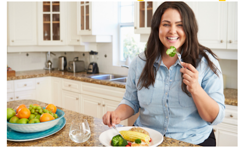 woman-eating-broccoli